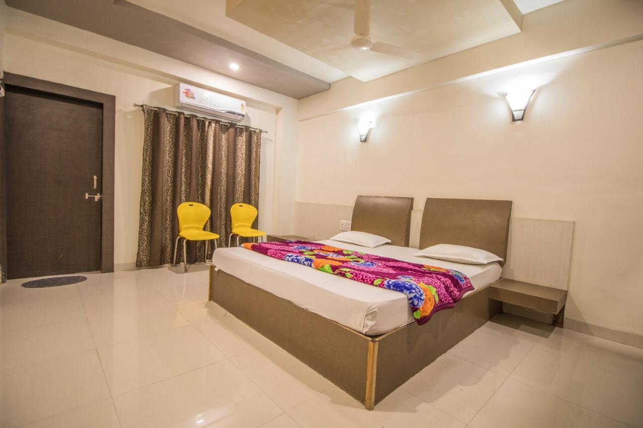 Hotel Yogiraj Palace Shegaon Exterior foto